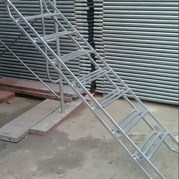 THANG LEO GIÀN GIÁO