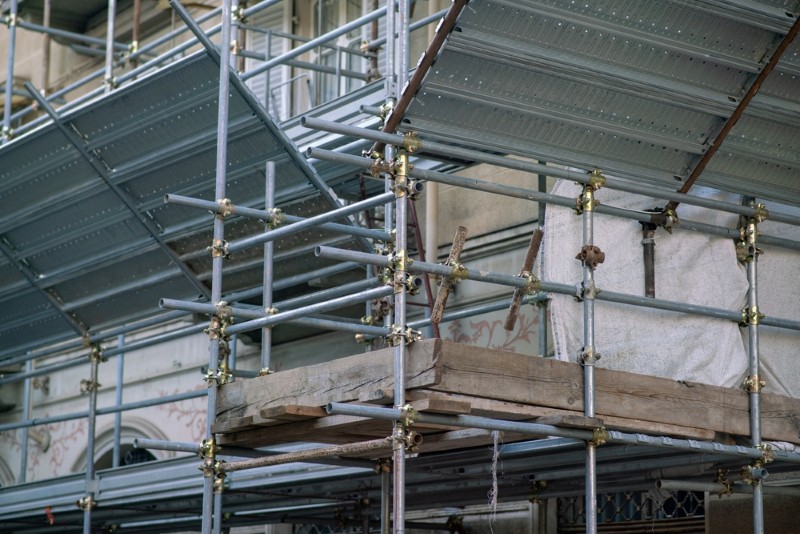 Thực trạng và khó khăn trong việc lắp đặt giàn giáo tại công trình