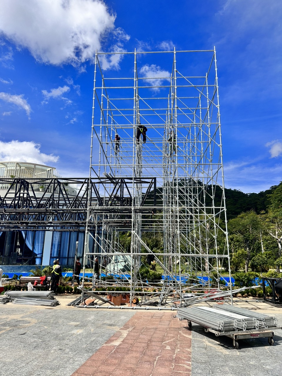 Cần tuân thủ những gì khi sử dụng giàn giáo?