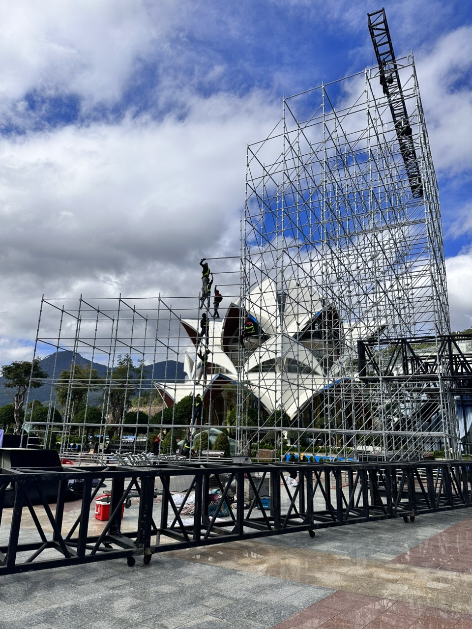 Giàn giáo có vai trò như thế nào trong xây dựng công trình?