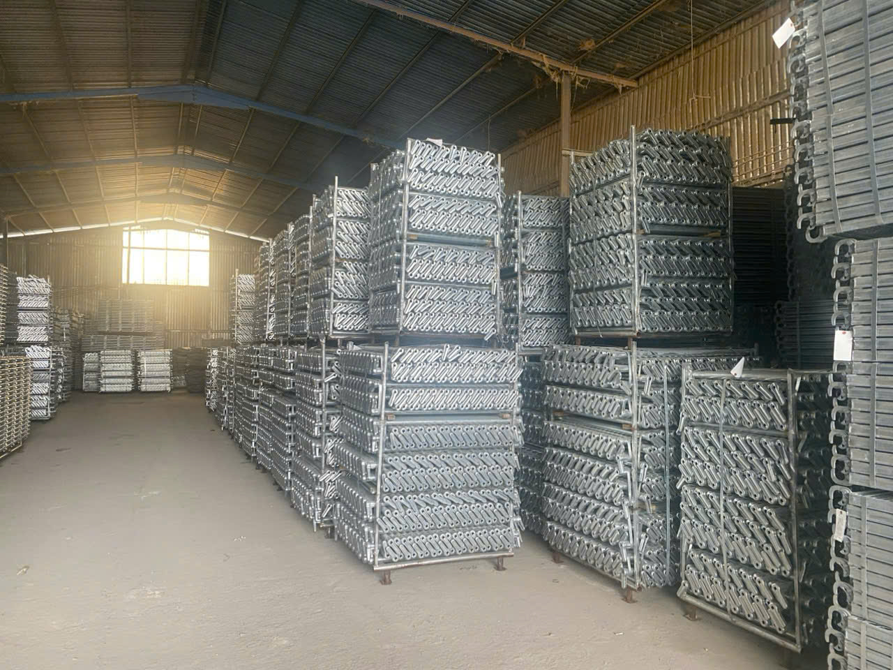 Sự khác nhau giữa giàn giáo sự kiện và giàn giáo xây dựng 