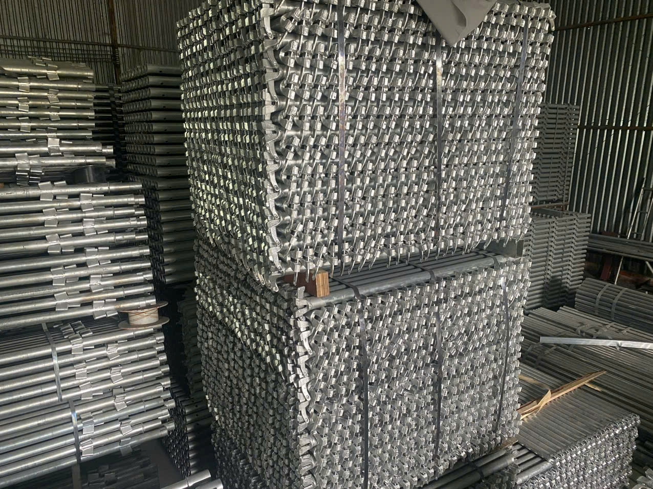 Các phụ kiện cấu thành hệ thống Giàn giáo nêm